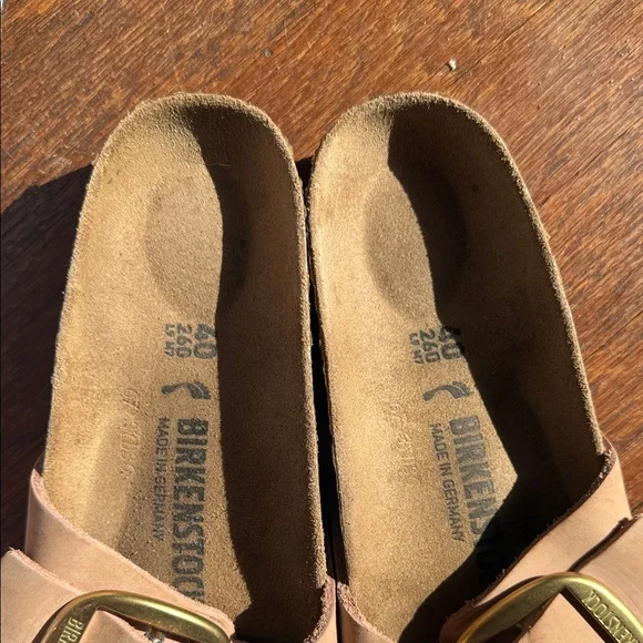 Birkenstock Kids Brown Sandals with Gold Buckle - Picture 2 of 3